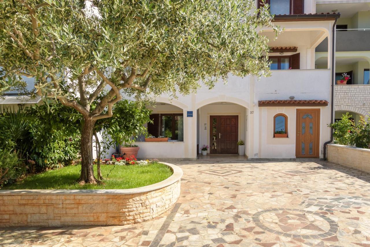 Apartments Dora Пореч Экстерьер фото