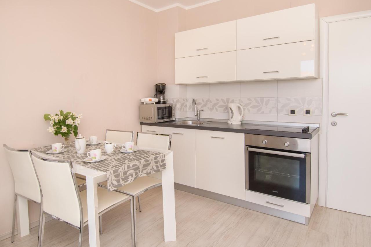 Apartments Dora Пореч Экстерьер фото