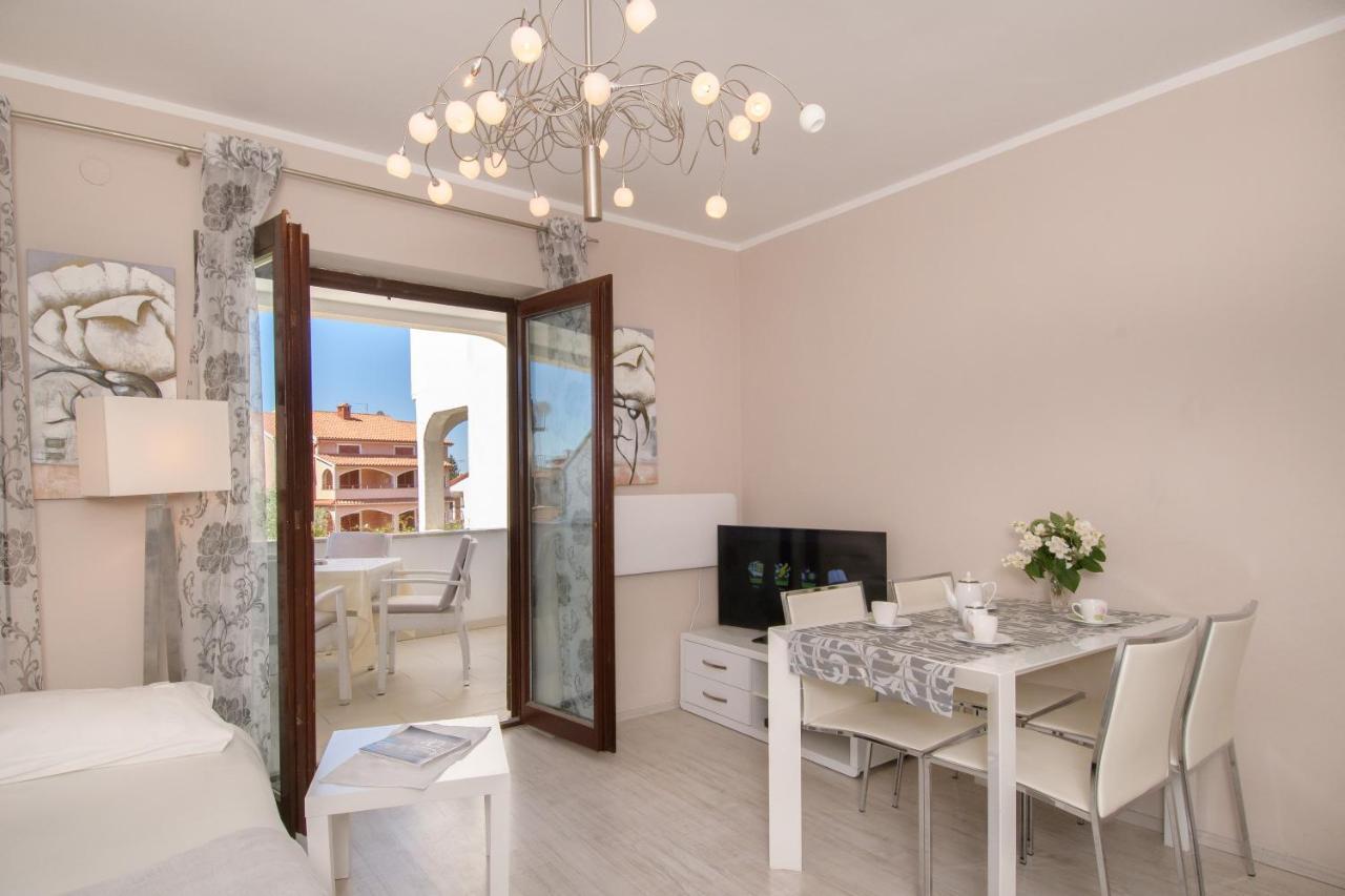 Apartments Dora Пореч Экстерьер фото